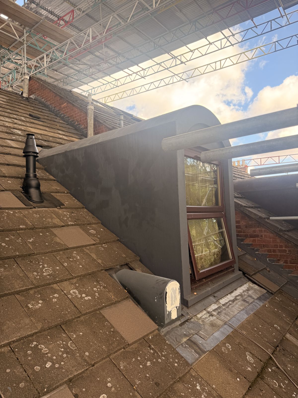 Barrel-vaulted dome dormer recorded before recovering